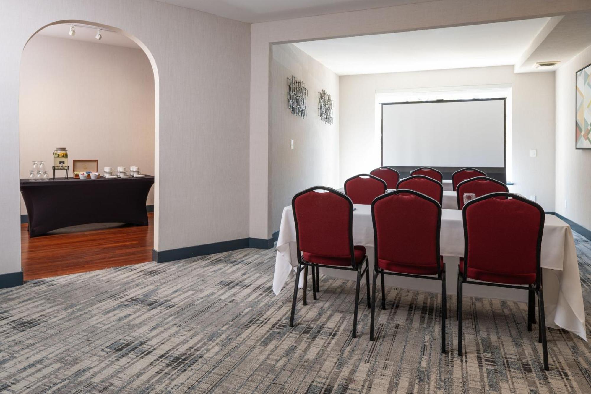 Four Points By Sheraton Victoria Gateway Langford Ngoại thất bức ảnh